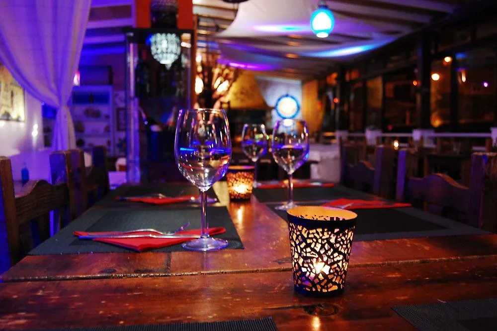 Alcalá Rok Plaza (Adults Only) 아파트